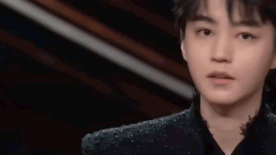 王源|TFBOYS台前避嫌？王源王俊凯关系成谜，同框不说话却同乘一辆车？