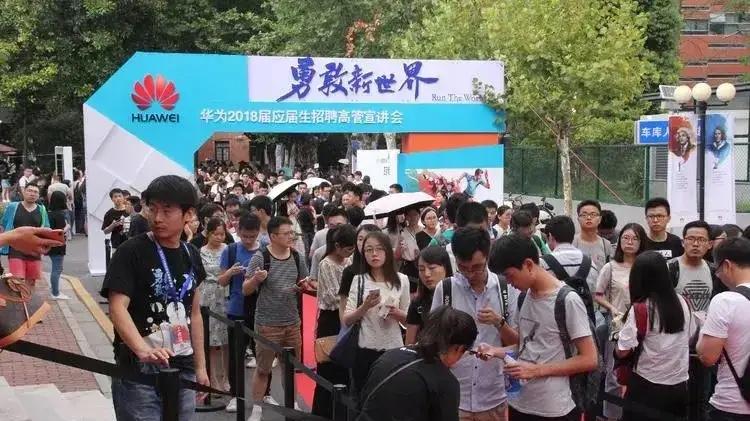 为啥互联网大厂爱招应届生？