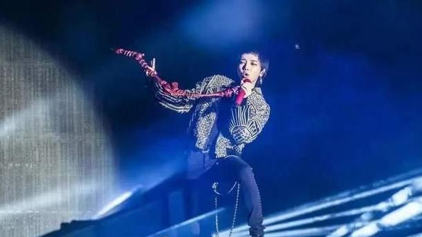 这一次，“乐坛永远的神”华晨宇，终于被打回了“原形”！