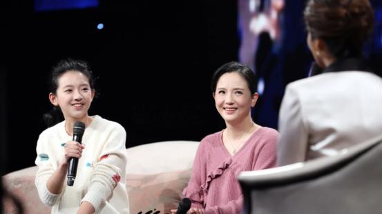 陶慧敏 陶慧敏携女儿亮相！20岁女儿长相清秀撞脸桂纶镁，这条件不出道可惜了