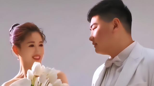 陈萌|陈萌给两个妈买万元金手镯，被嘲花大衣哥的钱，网友：比亚男聪明