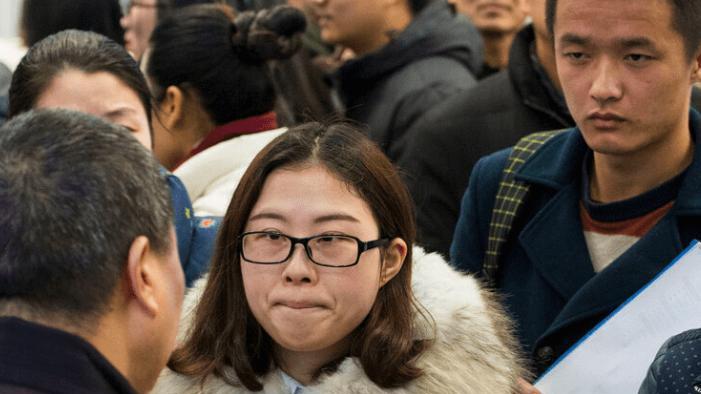 保洁员|女生计算机毕业后找不到工作，百份简历石沉大海，遂应聘保洁工作