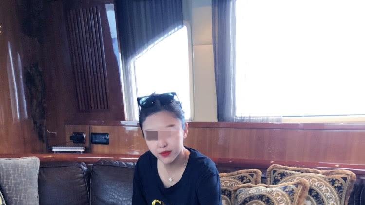 网友坐游艇偶遇董思槿！女方的状态很好，生活依旧很奢侈