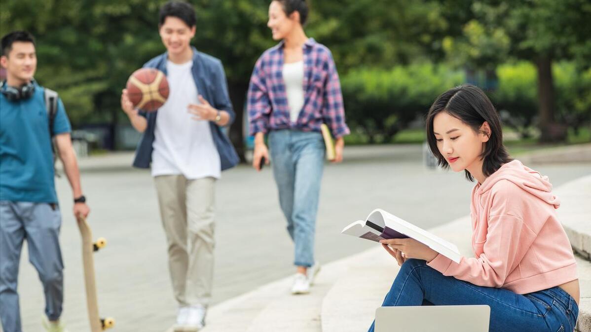 本科生遍地都是，专科生的出路在哪里？这条路好多人都不知道