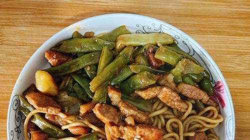 豆角焖面|豆角焖面详细教程