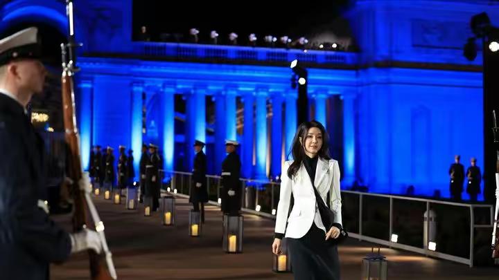 卸妆 APEC晚宴韩国夫人彻底美到大家了！一身黑白配亮相，只穿西装都超美