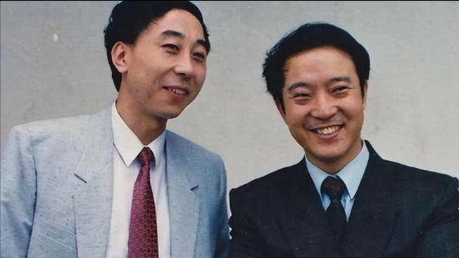 冯巩|当红时离开冯巩，移居海外坐享清福的刘伟，为何会成“阶下囚”？