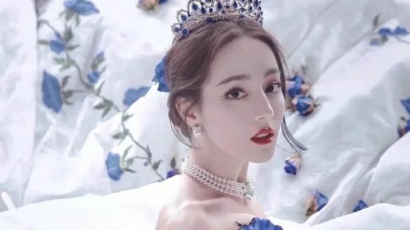 迪丽热巴|娱记再锤迪丽热巴，爆出孕期照片，膀大腰圆肚子大被认成马思纯