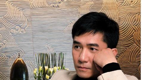 刘嘉玲闺蜜刚亲完梁朝伟，又被爆出轨25岁明星 刘嘉玲：除非我死！