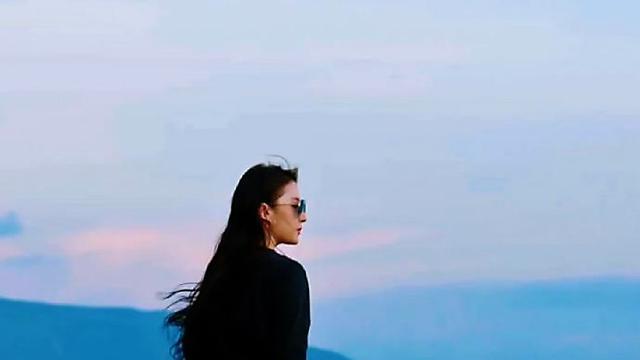 网传神颜女星与大20岁富翁同居，又与富翁儿子生孩，三嫌疑人被扒