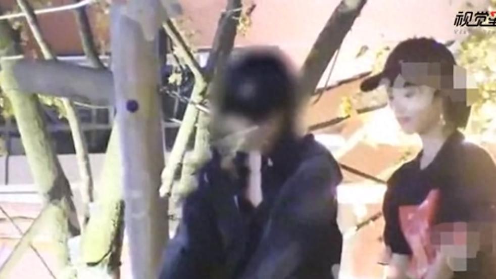 娱乐圈明星也“表里不一”，邋遢房间脏乱差，被曝光后引争议！