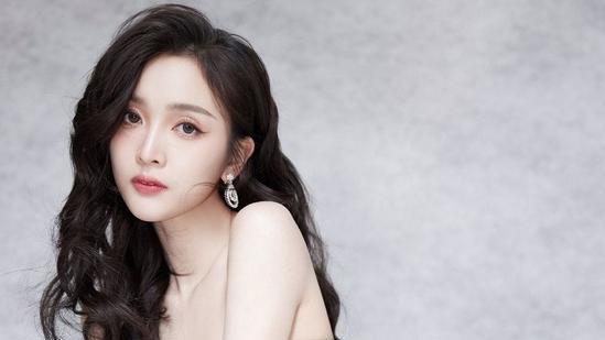 吴宣仪|吴宣仪晒自拍颜值狂跌，暴牙黑照遭粉丝怒轰