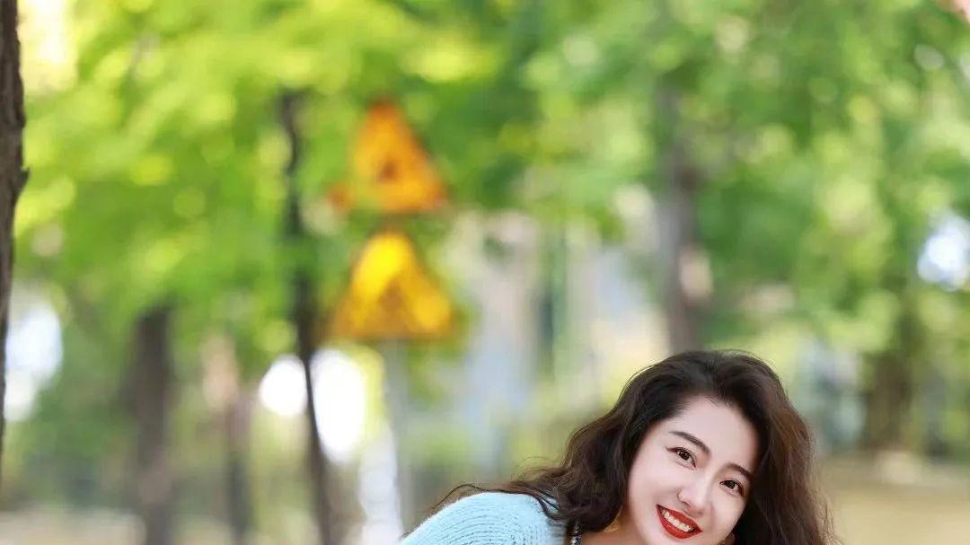 穿搭 这个宝妈真会打扮，30+的年纪穿衣青春减龄还像小姑娘，羡慕