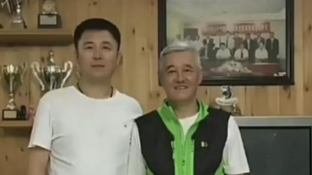 赵本山好友“涛哥”去世，疑讨债时被捅死，100辆豪车送殡遭批！