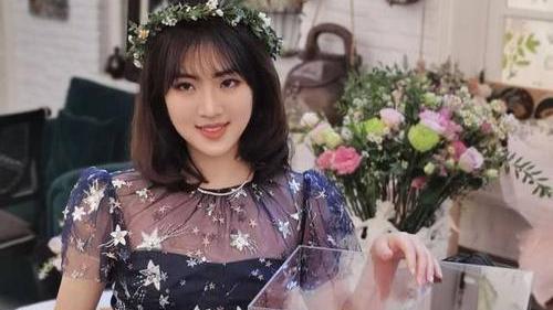 姚安娜|“华为千金”姚安娜，住5亿豪宅坐飞机出行，身价百亿却要当明星