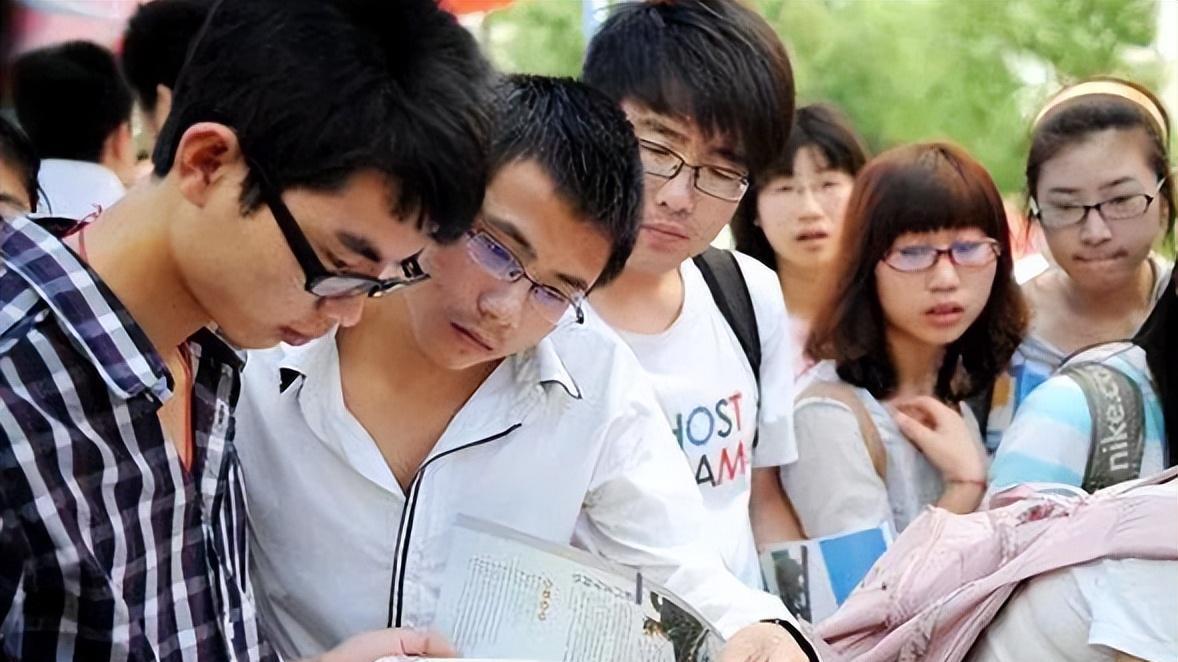 去年377分，今年677分，河北一复读生惊艳逆袭，复读方式有点特别