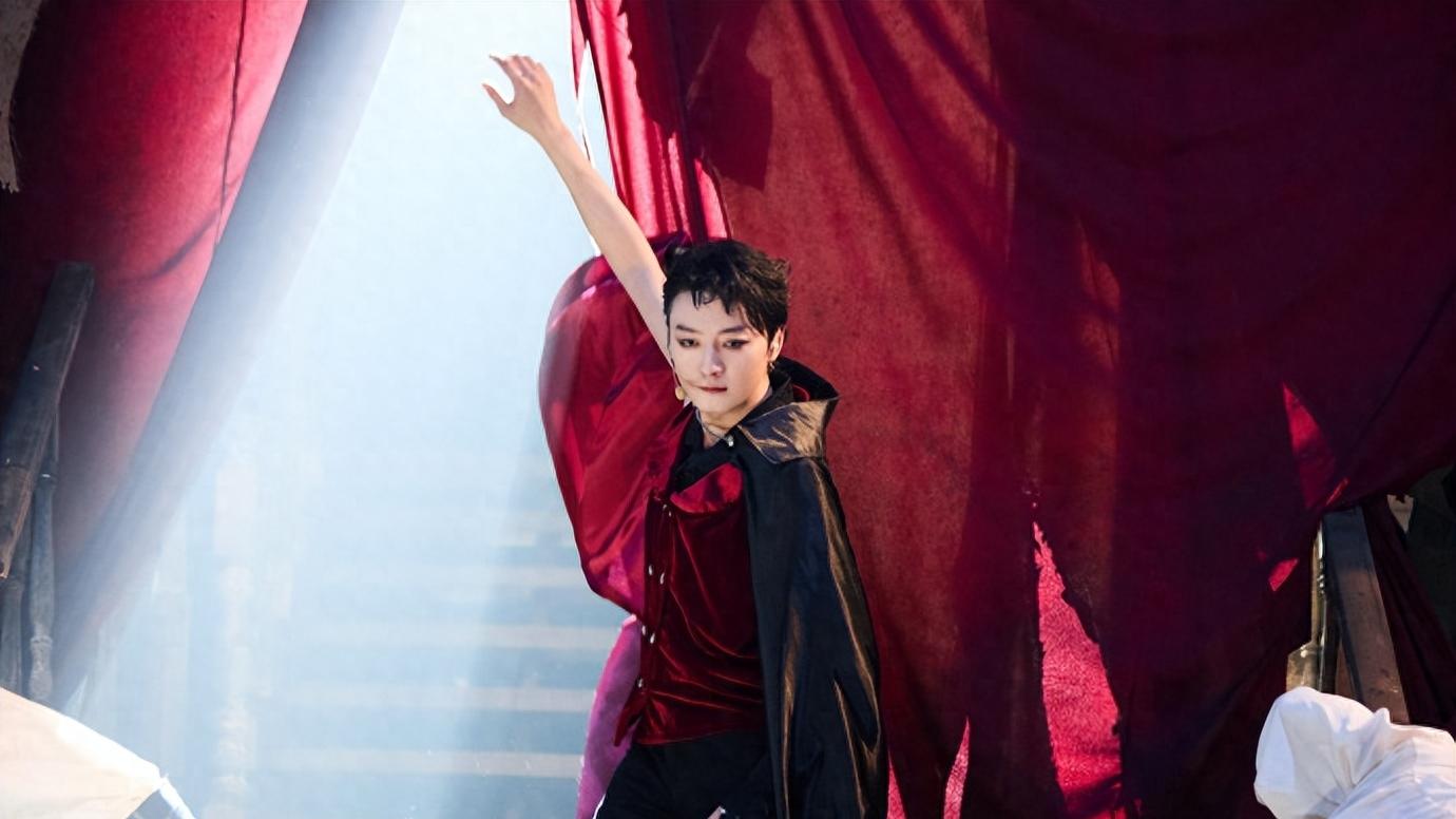 《披荆斩棘》马伯骞未被摘红牌，为什么没被淘汰，他真的是皇族吗