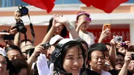 刘洋|女航天员刘洋首次亮相，家庭成员优秀，妈妈身份显赫，获多次大奖