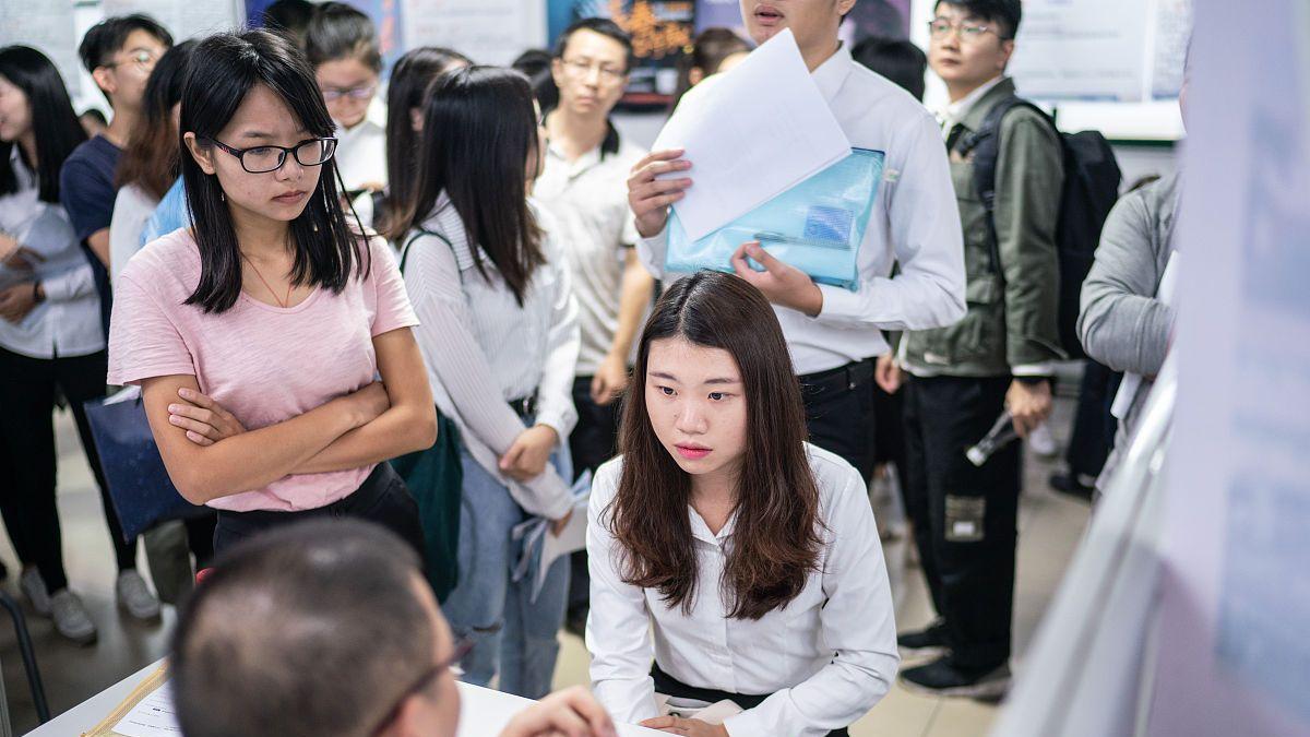 大学生|“断子绝孙式”招聘悄然流行，应届大学生别被蒙在鼓里，还偷着乐