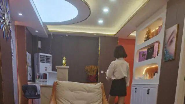 按摩 毁三观！17岁女生实习被安排为男宾洗澡按摩，女生投诉校方装糊涂