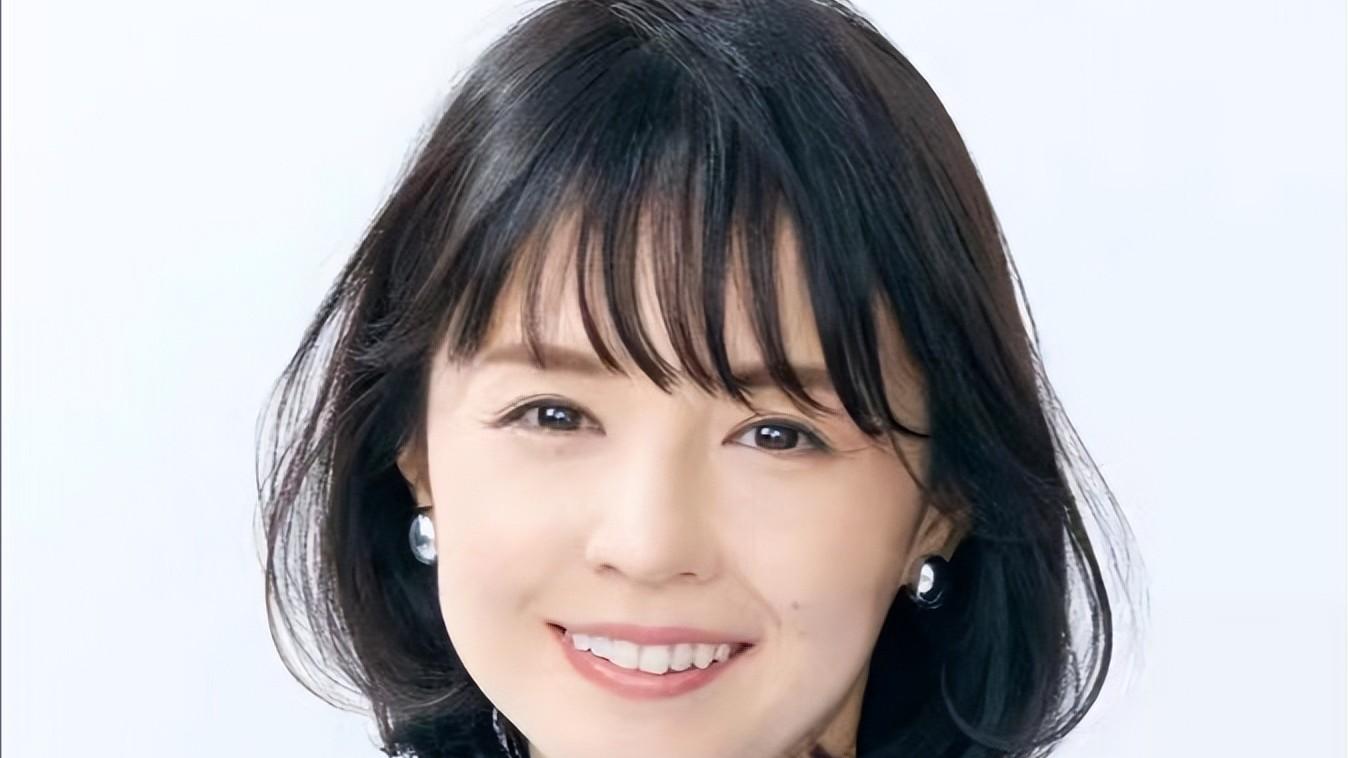 短发 女人到了四十岁，选对发型比长得漂亮更重要，短发和锁骨发最洋气