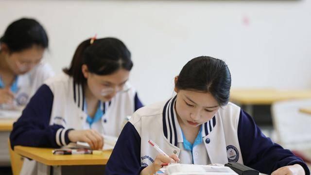 扬州|扬州女子戴璐10年的职场经历，会让学校的正面教育苍白无力吗