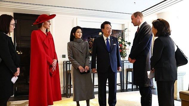 护肤品 凯特王妃迎接韩国第一夫人，罕见造型很惹眼，小10岁却难显年轻