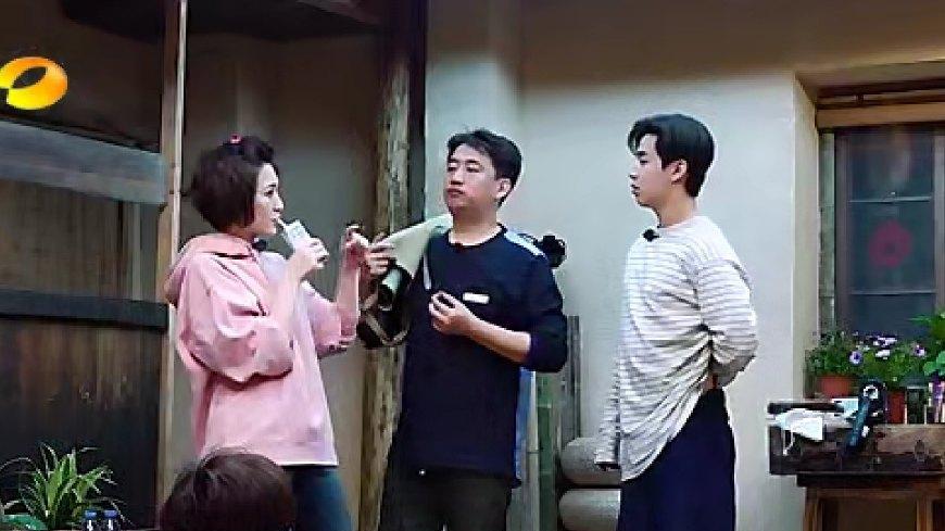 李小冉|李小冉遭黄磊当众揭底，李小冉翻白眼骂黄磊！