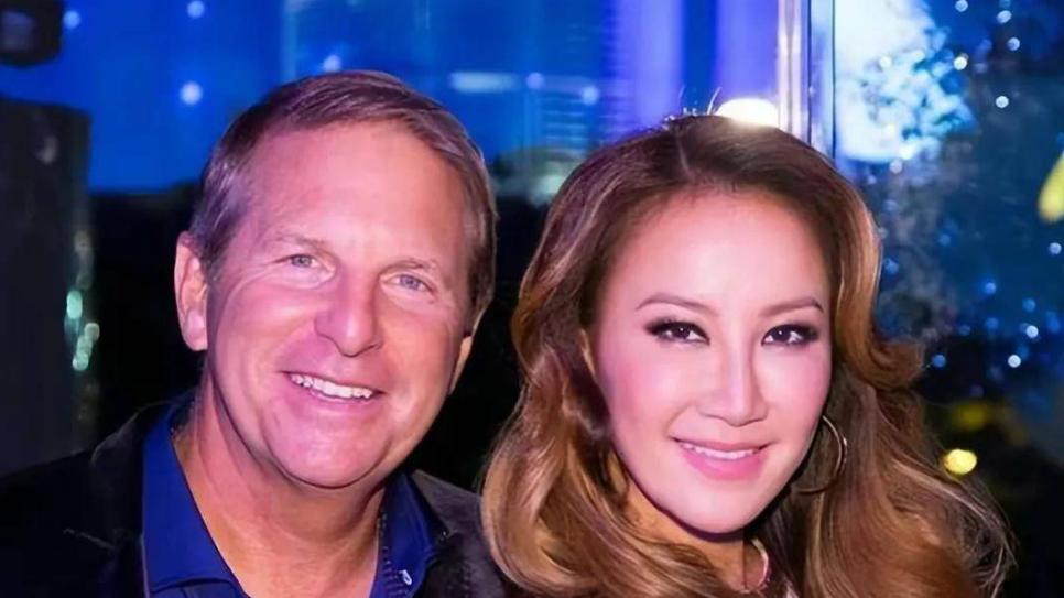 “巨星李玟”陨落，父母都是北大高材生，她的要强和原生家庭有关