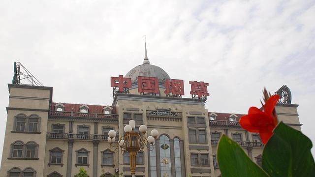 国企|家里三代“烟草人”，主打奉献精神，反在网友的评论中“翻车”