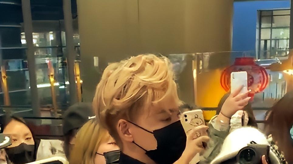 警察|反转！余景天粉丝嘲笑警察6天后，人民网与广电总局重压下终道歉