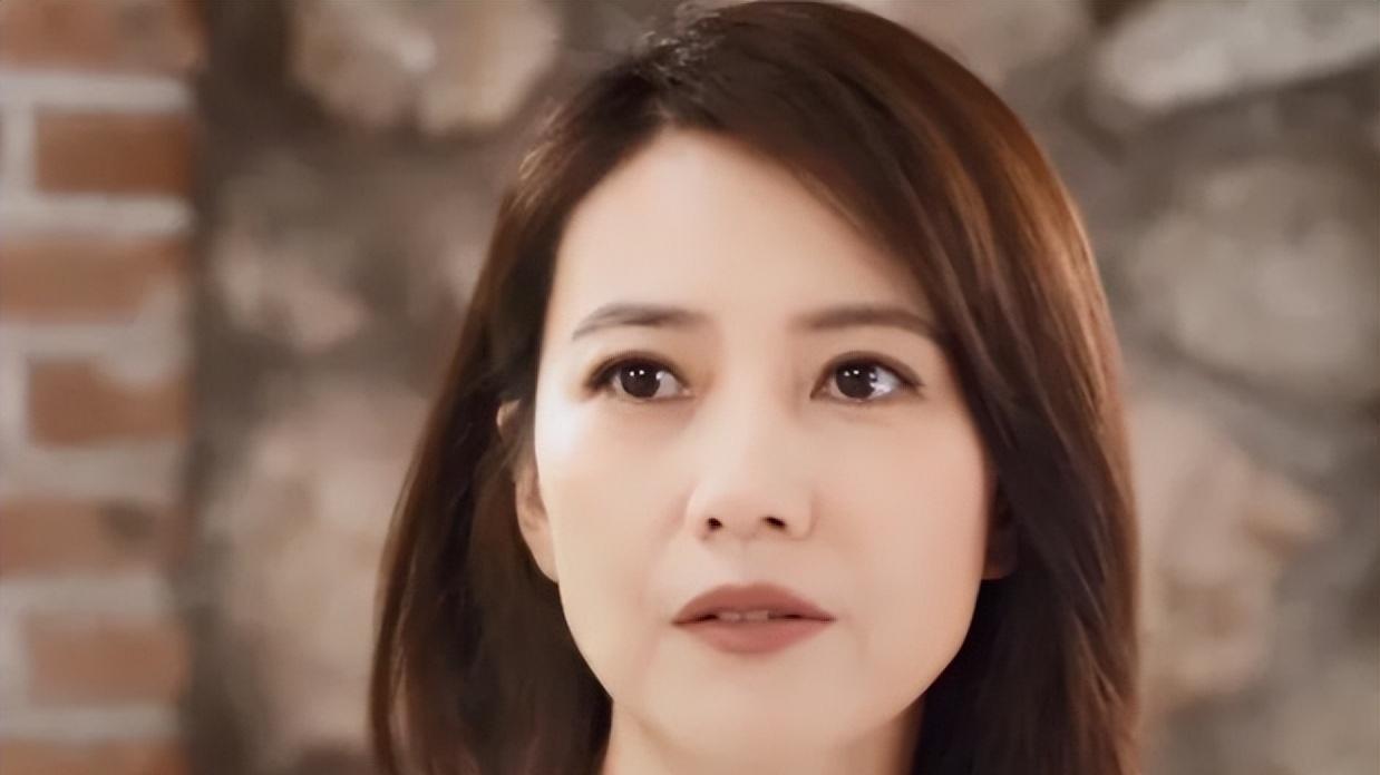 高圆圆|台媒曝46岁高圆圆怀二胎！与赵又廷街头遛娃、亲吻，经纪人发声