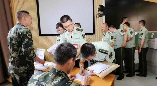 文职|2023年军队文职招聘“遇冷”，不足30万人报考