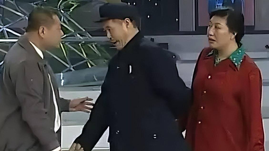 何庆魁|曾找赵本山借钱被拒还遭羞辱的何庆魁，被儿子爆料：“老了，嫖不动了”