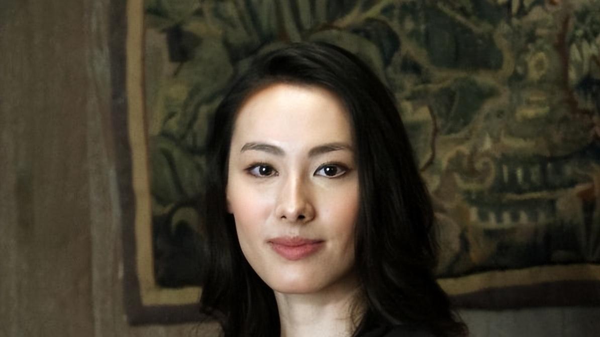 57岁李泽楷：终究还是把梁洛施推上了“女主人”的位置！