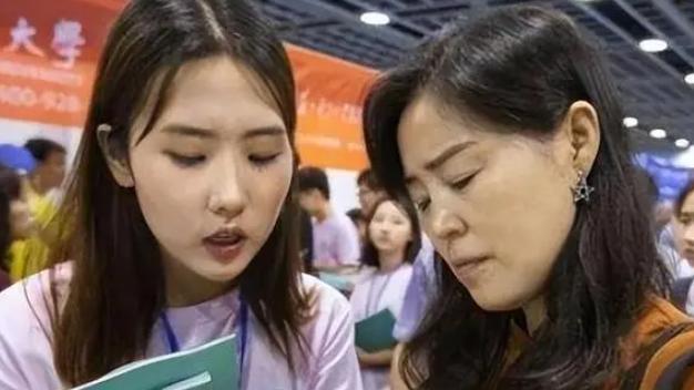 张雪峰懂的不是专业，而是社会现实，毕业能找工作才是硬道理