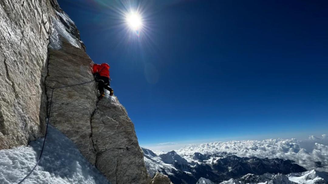 美国|美国三人组在贾奴峰9000英尺北壁新路线上的精彩攀登