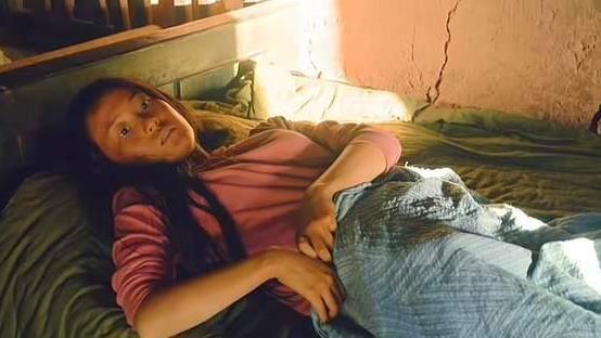 《八角笼中》“抓紧被单”的女人，狠狠打了国产剧中的“假穷”脸