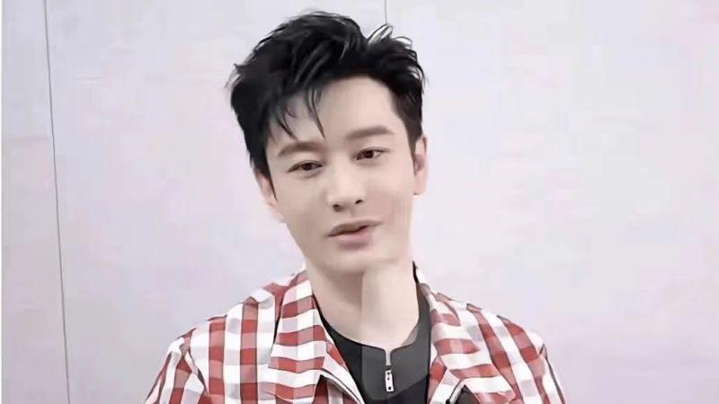 杨颖风波后首次露面，领着儿子深夜看急诊，黄晓明公开划清界限