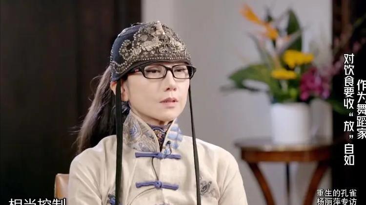 杨丽萍被曝私生活糜乱，生活全靠男助理伺候！网友：现实版老佛爷