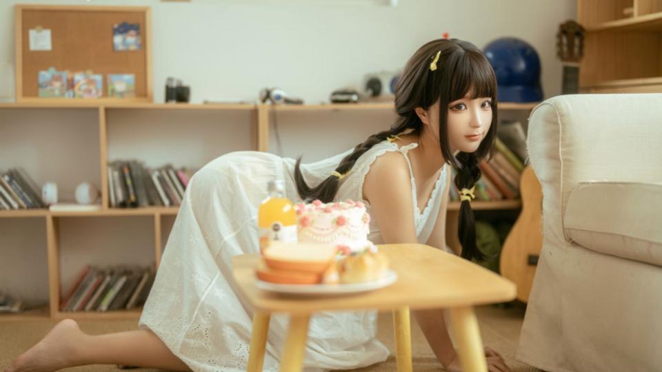 22岁COS女网红官宣离婚，自曝17岁时遭男朋友找人强迫，毁三观！