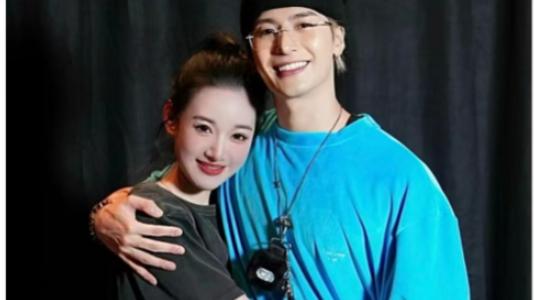 王嘉尔海量亲密照曝光，与辣妹十指紧扣搂肩抱腰，网友：坐等塌房