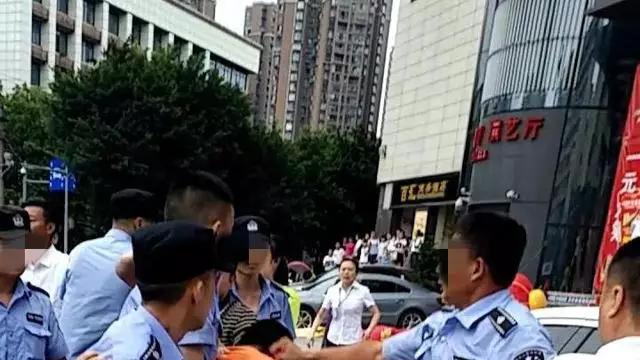 辅警|两路大军，谁会成为编外清退的重点？