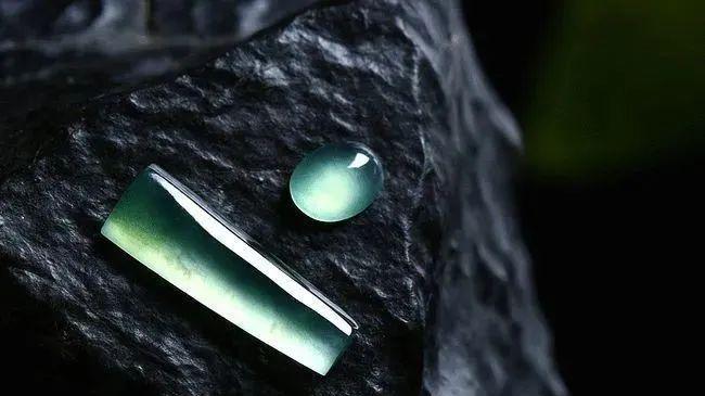 如何分辨你的翡翠种老还是种嫩？