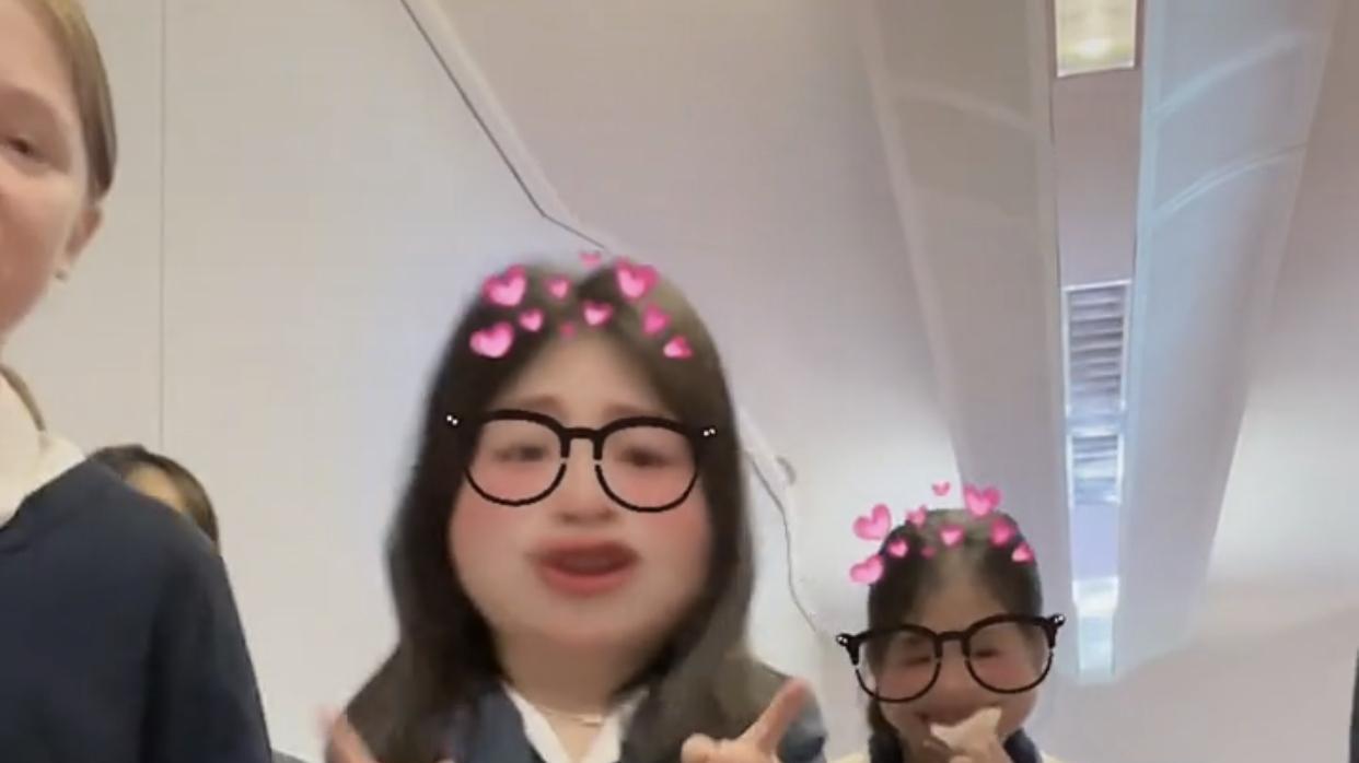 王诗龄|王诗龄被疑早恋！穿校服配黑丝跳表白手势舞