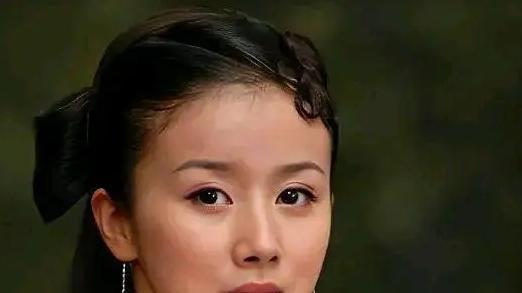 疑似孙菲菲助理发声信息量大：三个大老爷们摁着我，还把手机抢走