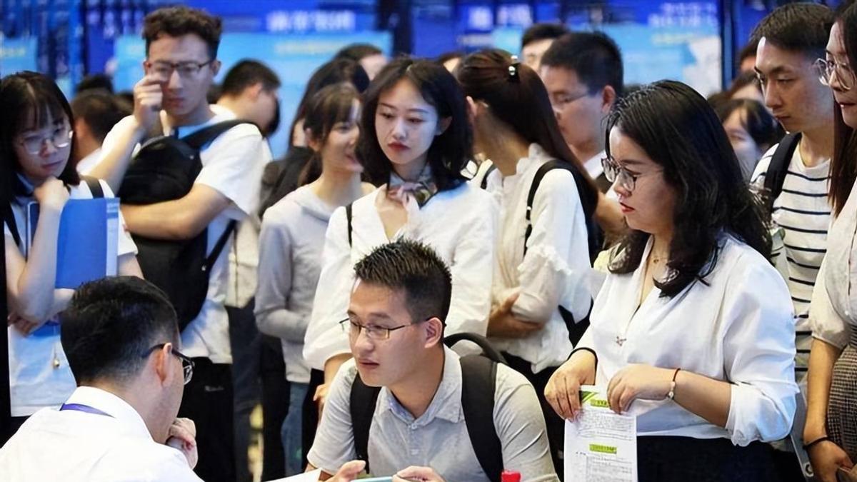 招聘|应届生的机会来了，“国家电网”扩招人才，待遇优厚且专科可报