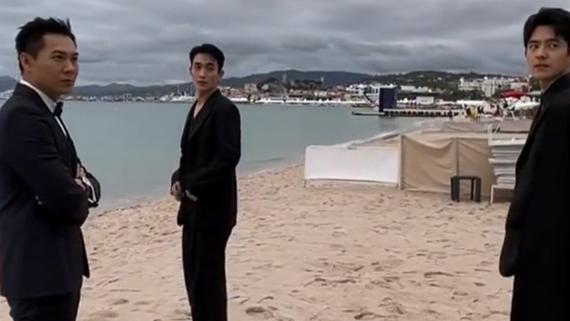 |刘昊然和周冬雨戛纳同框，工作人员急忙拉走，女方扯衣服有点不雅