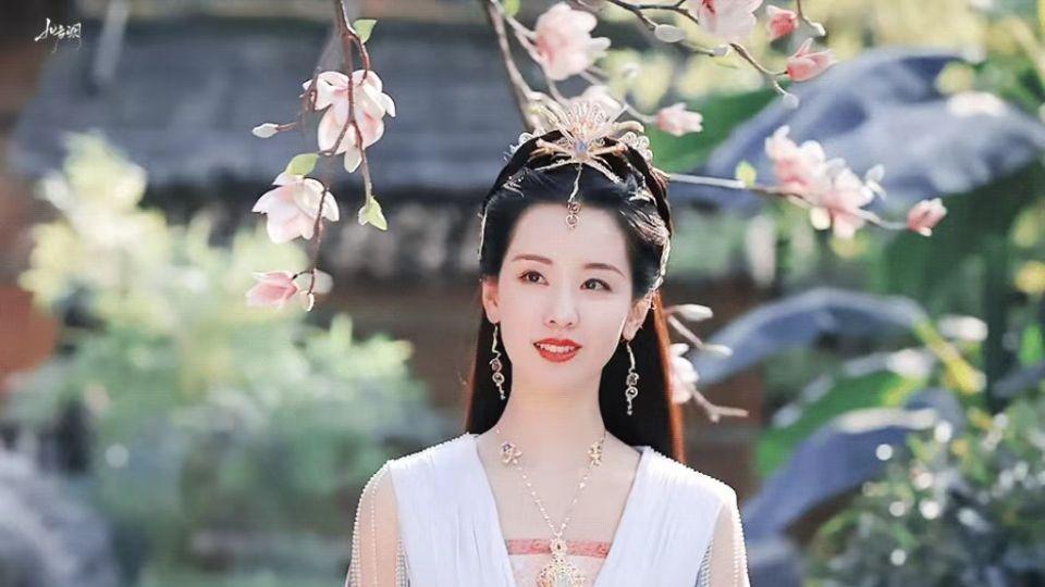 长月烬明|《长月烬明》唯一的整容脸，原来是个“关系户”，又肿又显老