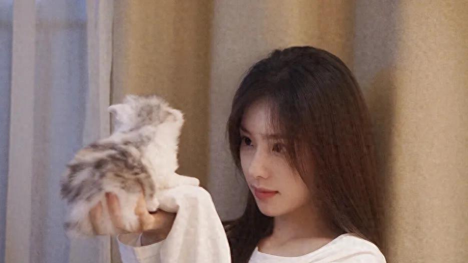 孙一宁前男友照片流出，看清男人的侧脸后：难怪王思聪会输